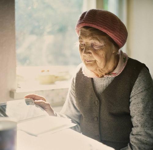 独居老人：靠儿女不如靠邻居