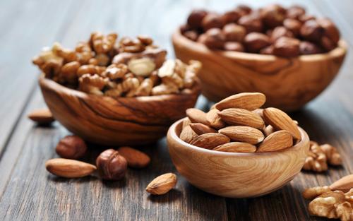 坚果可以降糖是挺靠谱的一种方法
