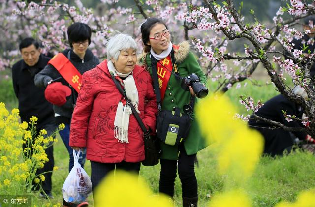 老人常旅游有益身心健康，但是出行要警惕这四种突发疾病