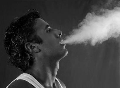 简单的3个小测试，三个症状说明身体是否健康，吸烟者要注意了