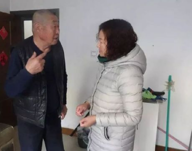 浓浓关爱暖人心——振兴社区慰问孤寡老人