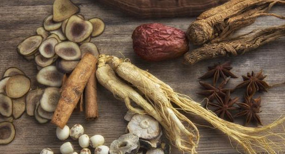 老人该不该吃参？医生坦言：关键看这一点，别瞎补！