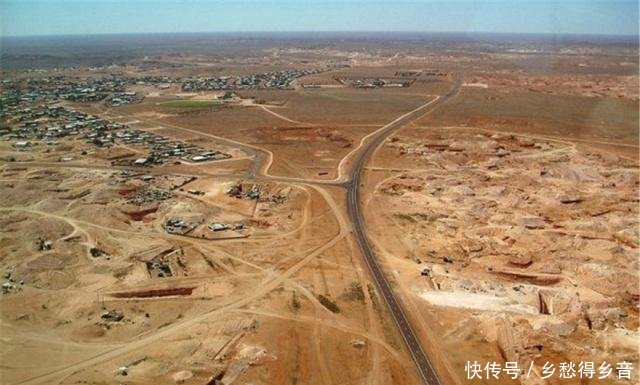 欣赏/这个小镇,全村人都住在地下,地面竟没人居住!