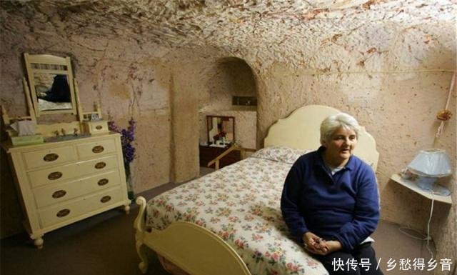 欣赏/这个小镇,全村人都住在地下,地面竟没人居住!