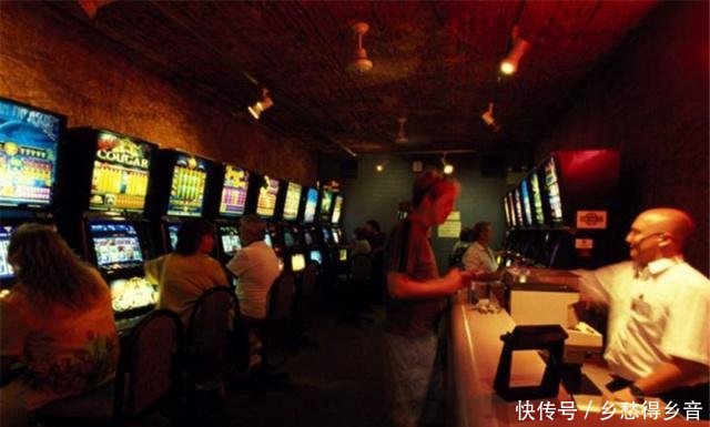 欣赏/这个小镇,全村人都住在地下,地面竟没人居住!