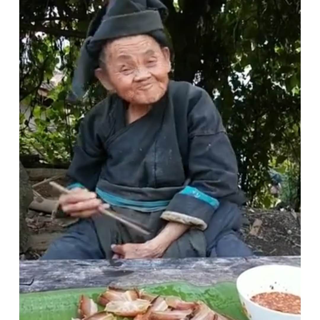 【视频】喜乐老太，祝您胃口好！