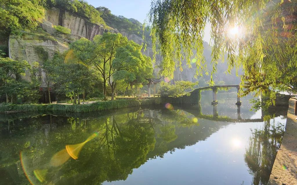 紹興，有骨的江南