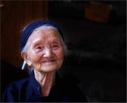 中医发现:不论男女,如果脚上有这个东西,你会长寿到一百多