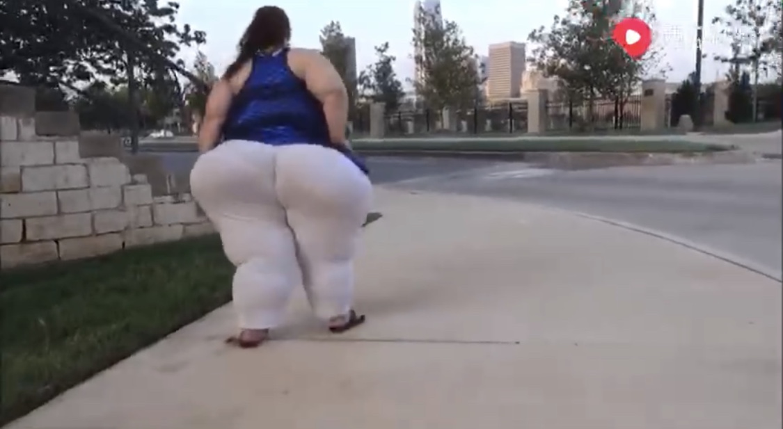 小视频 你看过650斤的美女怎么走路的吗?