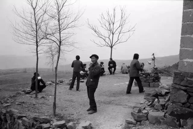 70年代农村吃饭老照片，瞬间刷爆