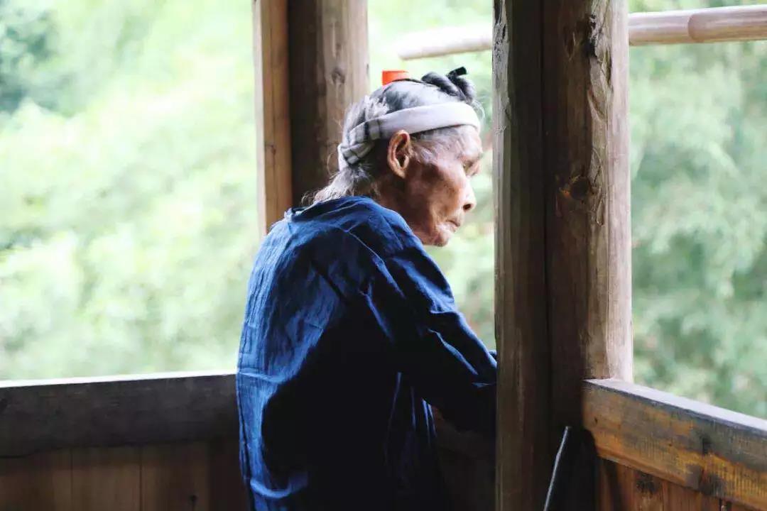 一位母亲给四位儿子的遗书:谢谢你们照顾我,但我后悔生下了你们！