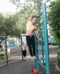 公园健身的大爷大妈有多野？看得目瞪口呆！