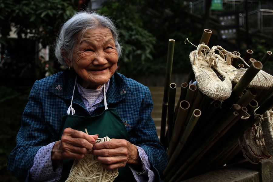 夏季老人穿什么鞋子好