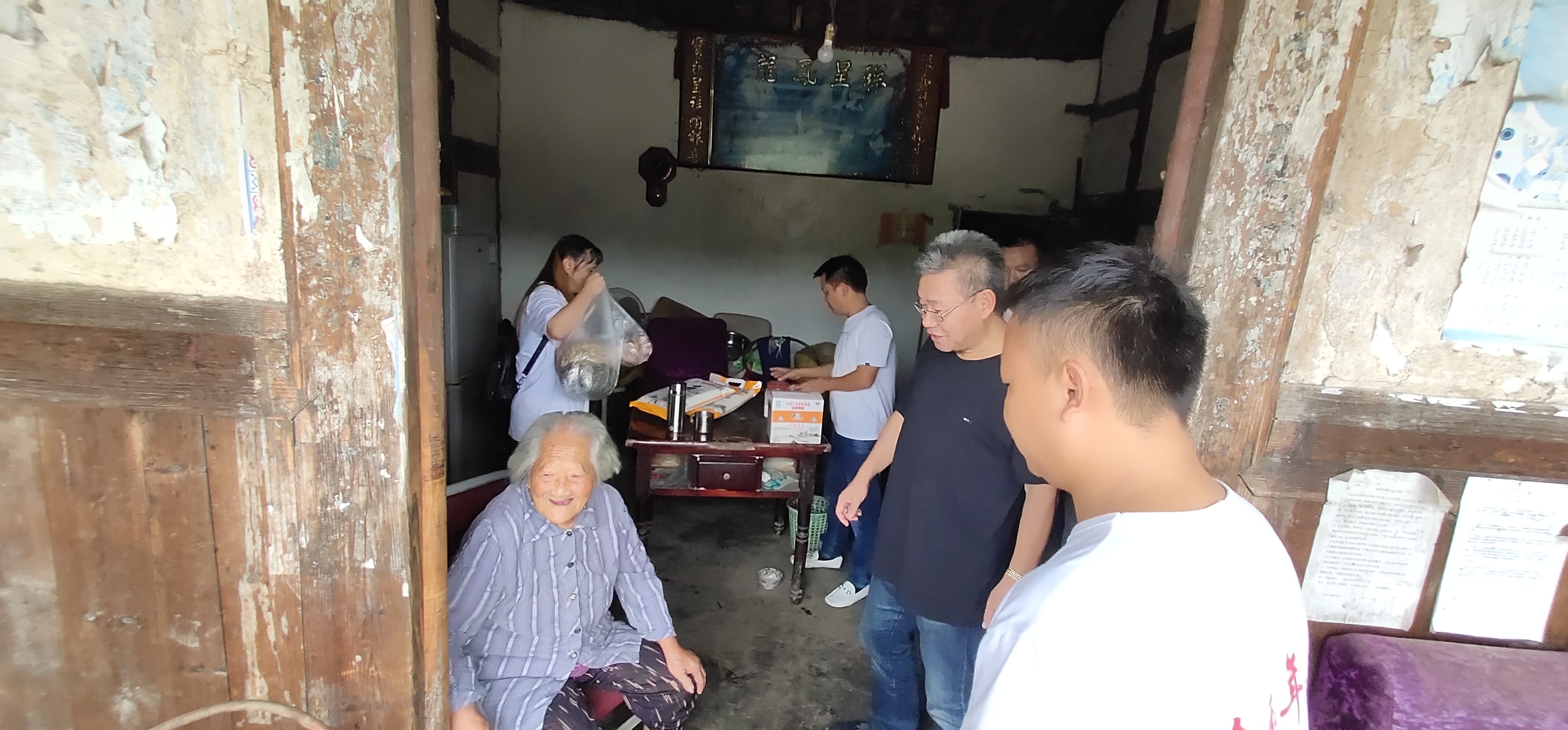 金秋年华   关爱在行动
