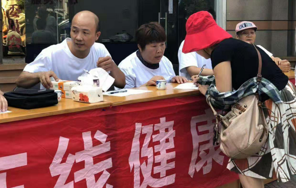 小小的礼物　厚厚的爱心