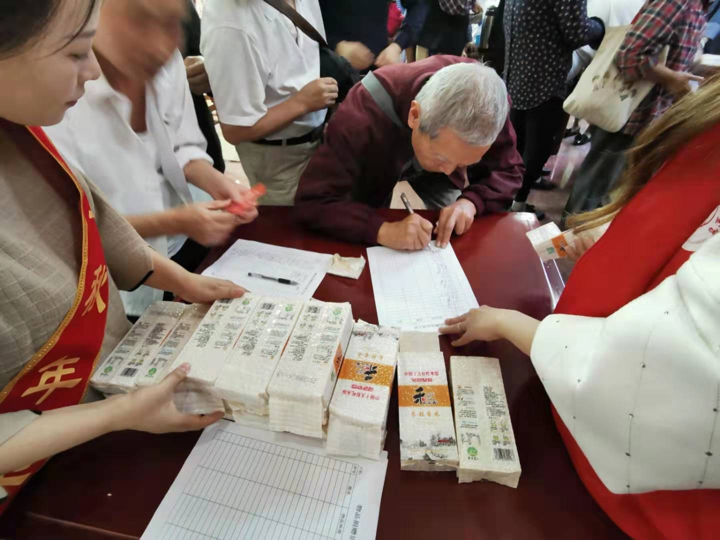 庆国庆 迎重阳  关爱老人进社区  