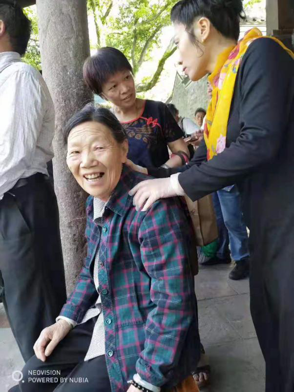 “欢度国庆迎重阳，关爱老人在月湖”活动报道