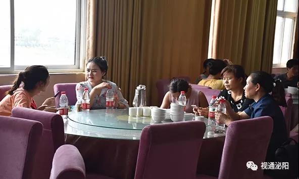 金秋年华.关爱老人健康在线泌阳平台会员座谈会今日召开