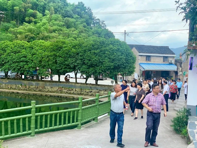 民盟浙江省委领导到金秋家园·长塘头调研