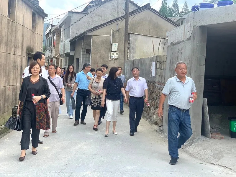 民盟浙江省委领导到金秋家园·长塘头调研