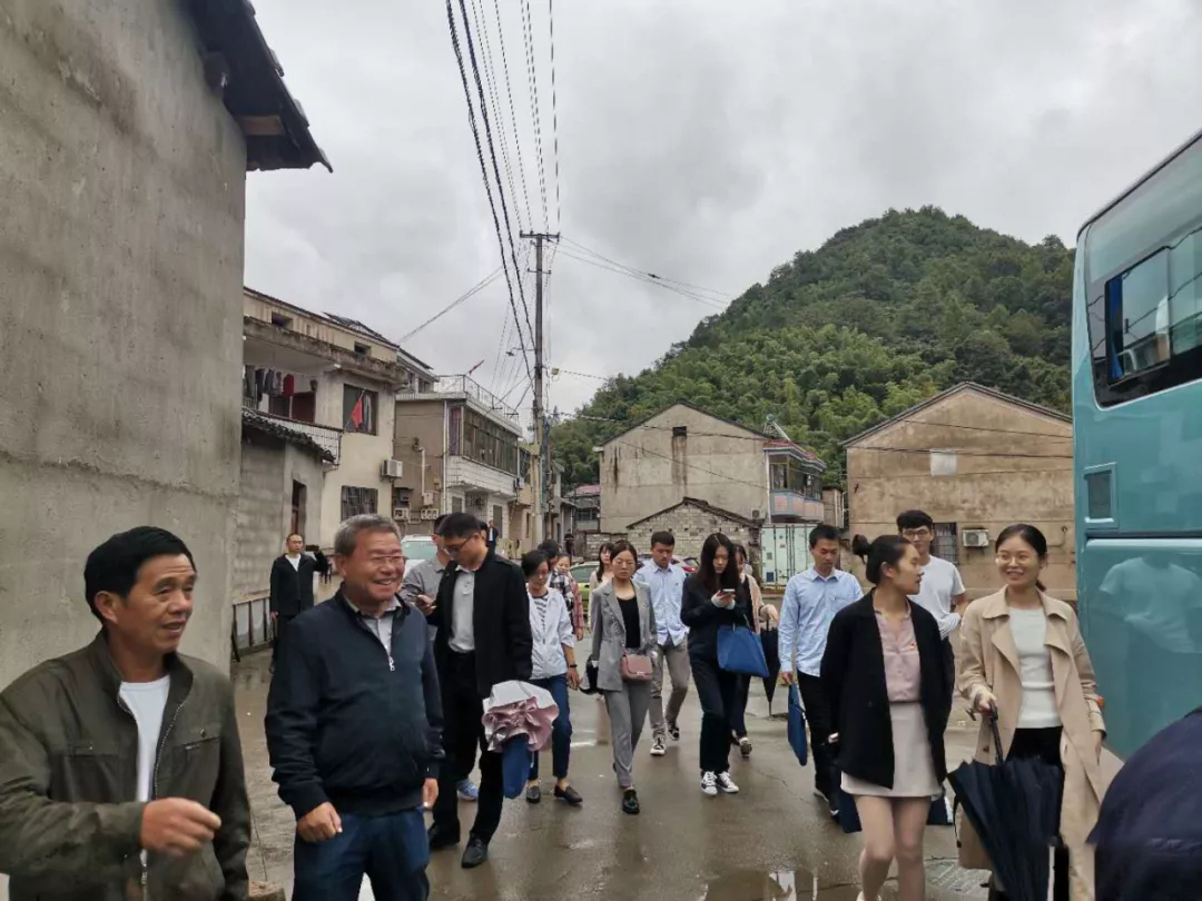 绍兴市委党校教授及学员调研考察金秋家园