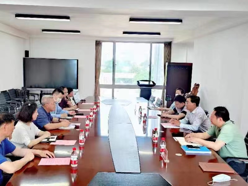 公司与中国乡村发展协会探讨共同合作建设、管理运行“一百个农村留守老人互助小院”